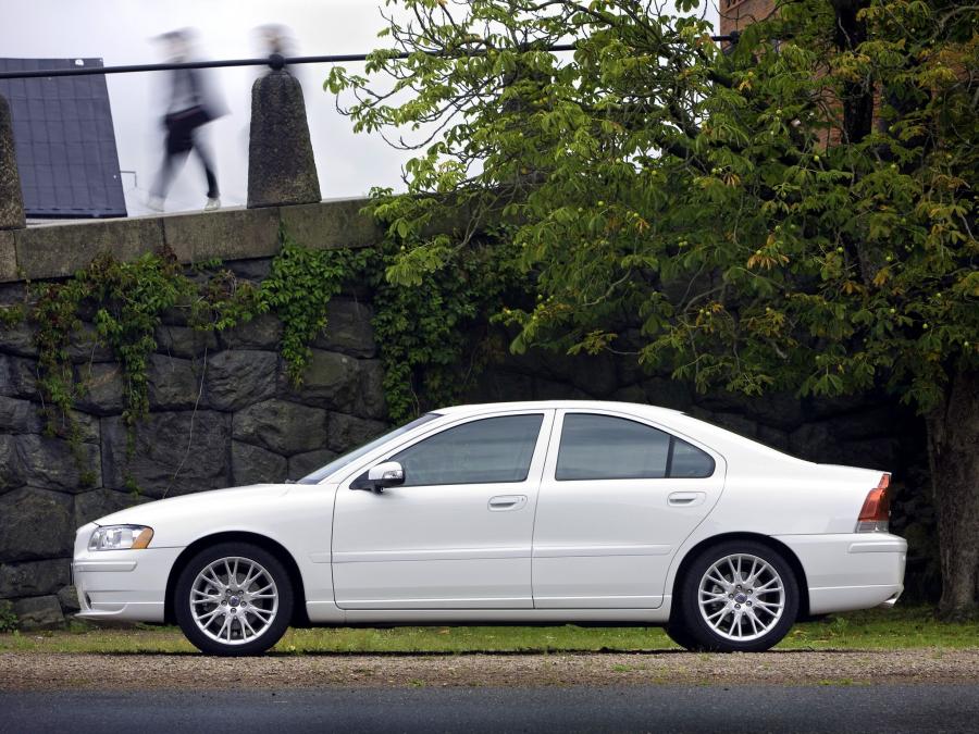  Volvo S60 T5 2008 года  (фото 5 из 11)
